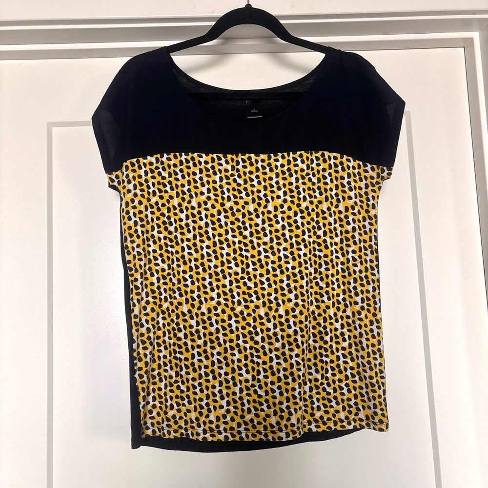 Ann Taylor Navy & Yellow Animal Print Scoop Neck Short Sleeve Top Blouse-  Sz S